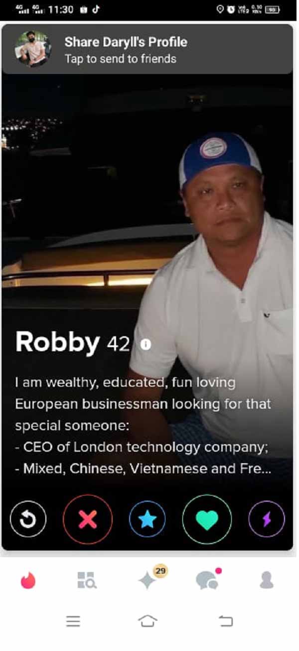 Bios di Tinder Robby