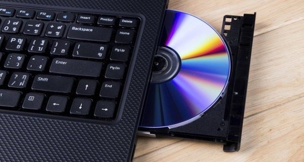 הכנס DVD לכונן
