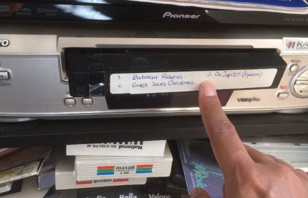 Inserir VHS no videocassete