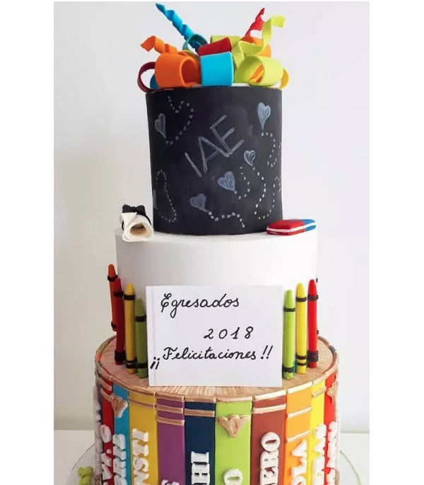 Ideas coloridas para pasteles de graduación con lápices