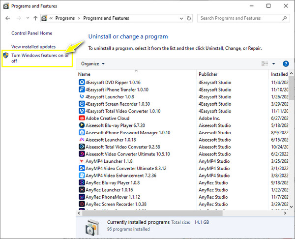 Haga clic en Activar o desactivar las características de Windows.